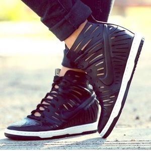 NIKE Women’s Dunk Sky High 2.0 Joli